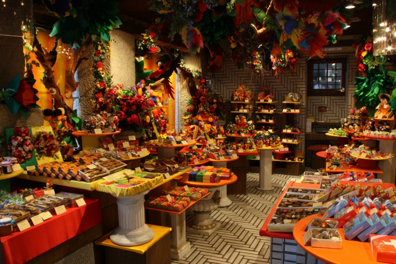 vente-LA COLLE SUR LOUP-min_candy_store_chocolate_shop_chocolate_switzerland-393515